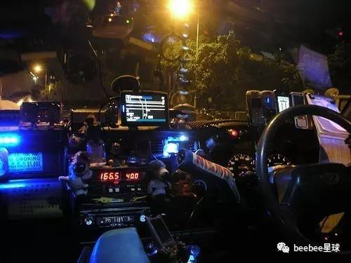 香港出租車司機為何同時用10部手機？解密“手機墻”背后的租賃服務江湖